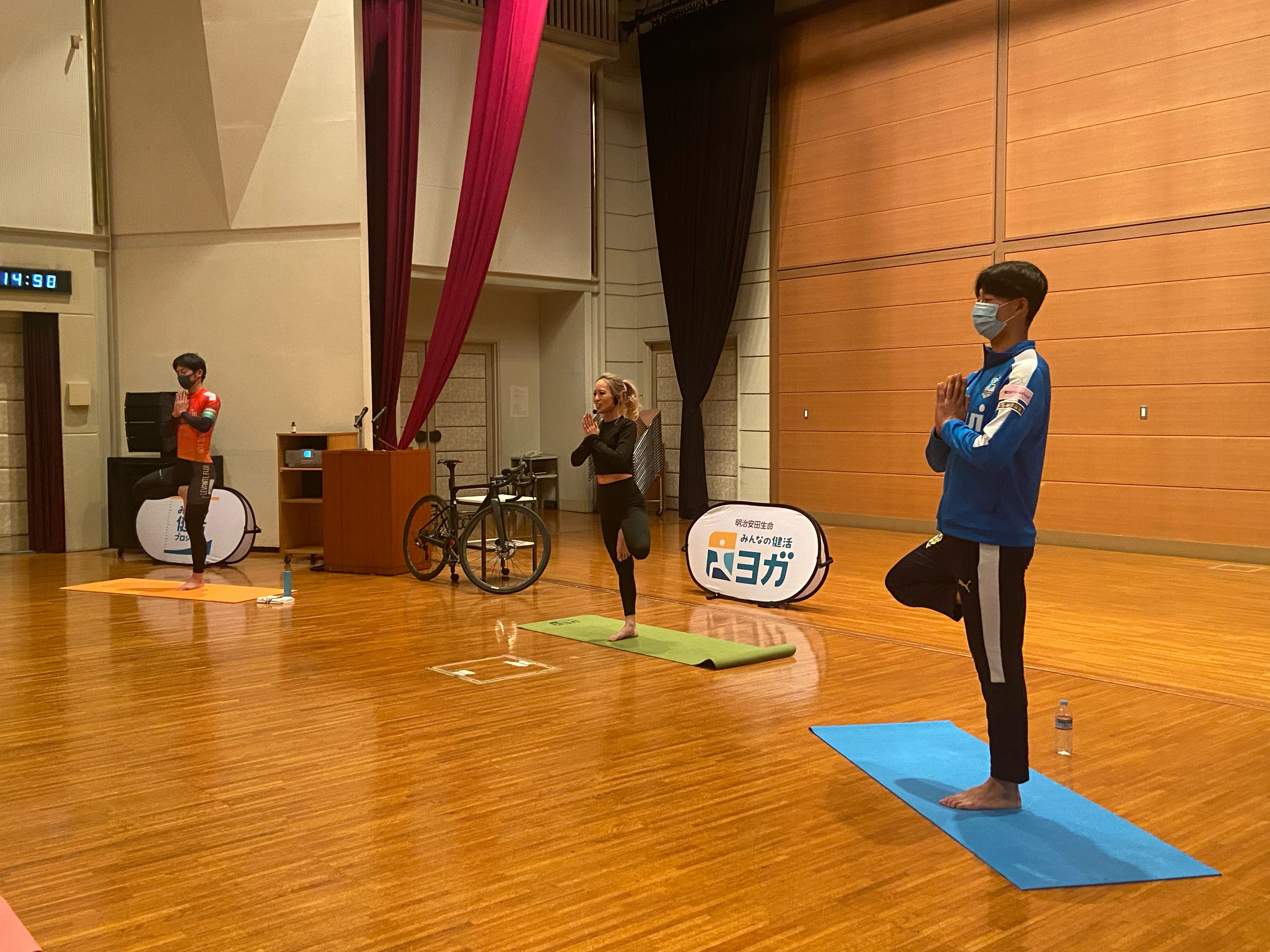 ホームタウン活動 明治安田生命 みんなの健活ヨガ 富士会場 に参加しました アスルクラロ沼津 アスルクラロスルガ株式会社